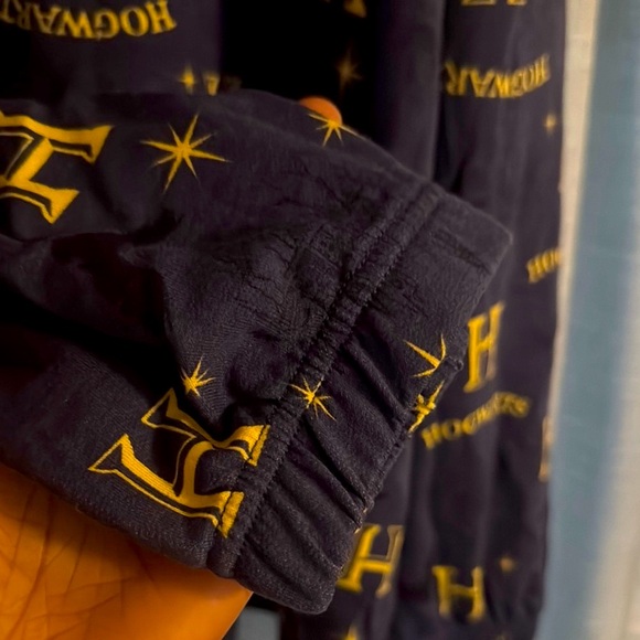 Warner Bros. Hogwarts Starry Night Pajama shirt brand new with tags - Picture 7 of 9